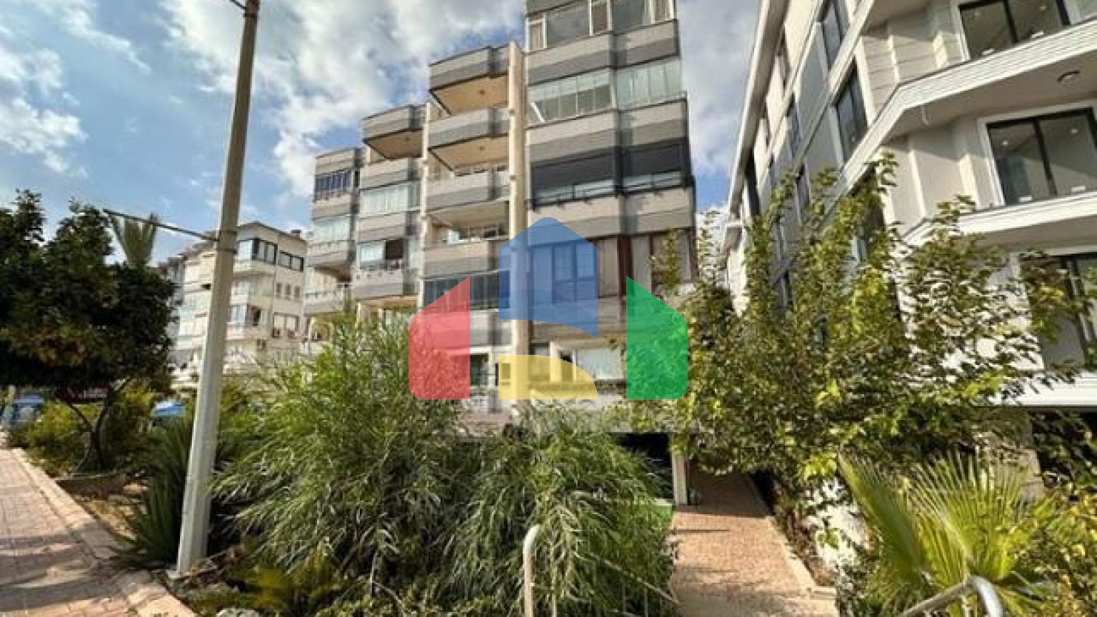 Просторная квартира 3+1 в центре Аланьи