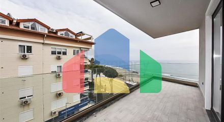 One bedroom apartment in the center of Alanya with panoramic sea views