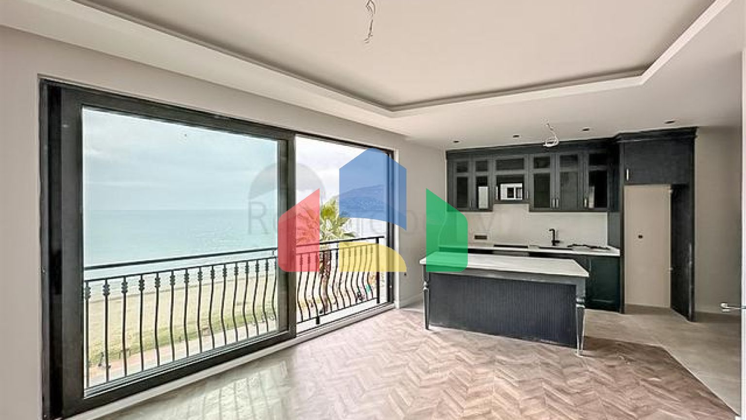 Двокімнатна квартира в центрі Аланії з панорамним видом на море