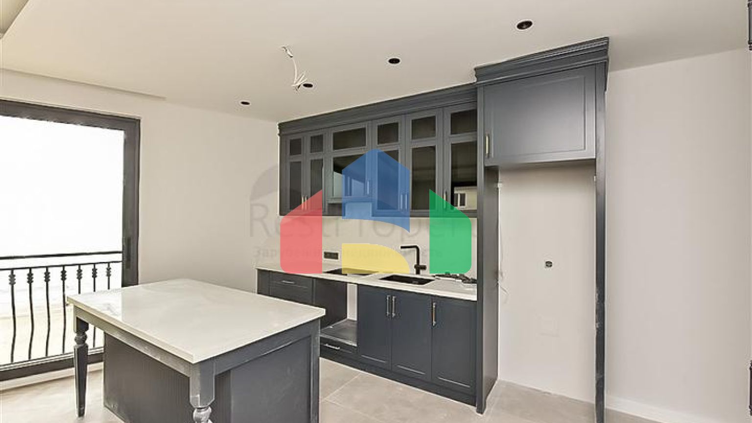 Двокімнатна квартира в центрі Аланії з панорамним видом на море