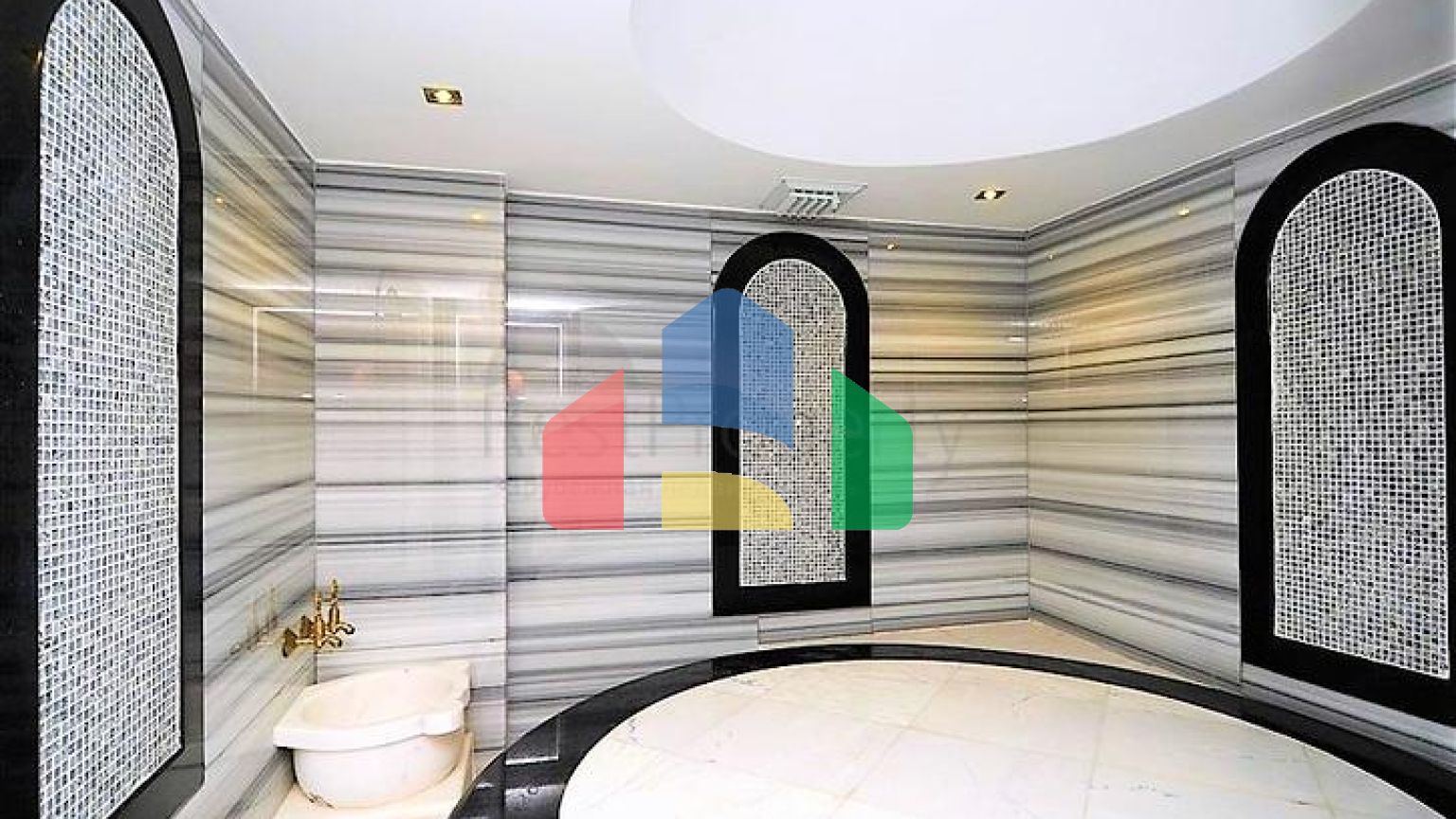 Вилла планировки 4+2 с видом на историческую крепость