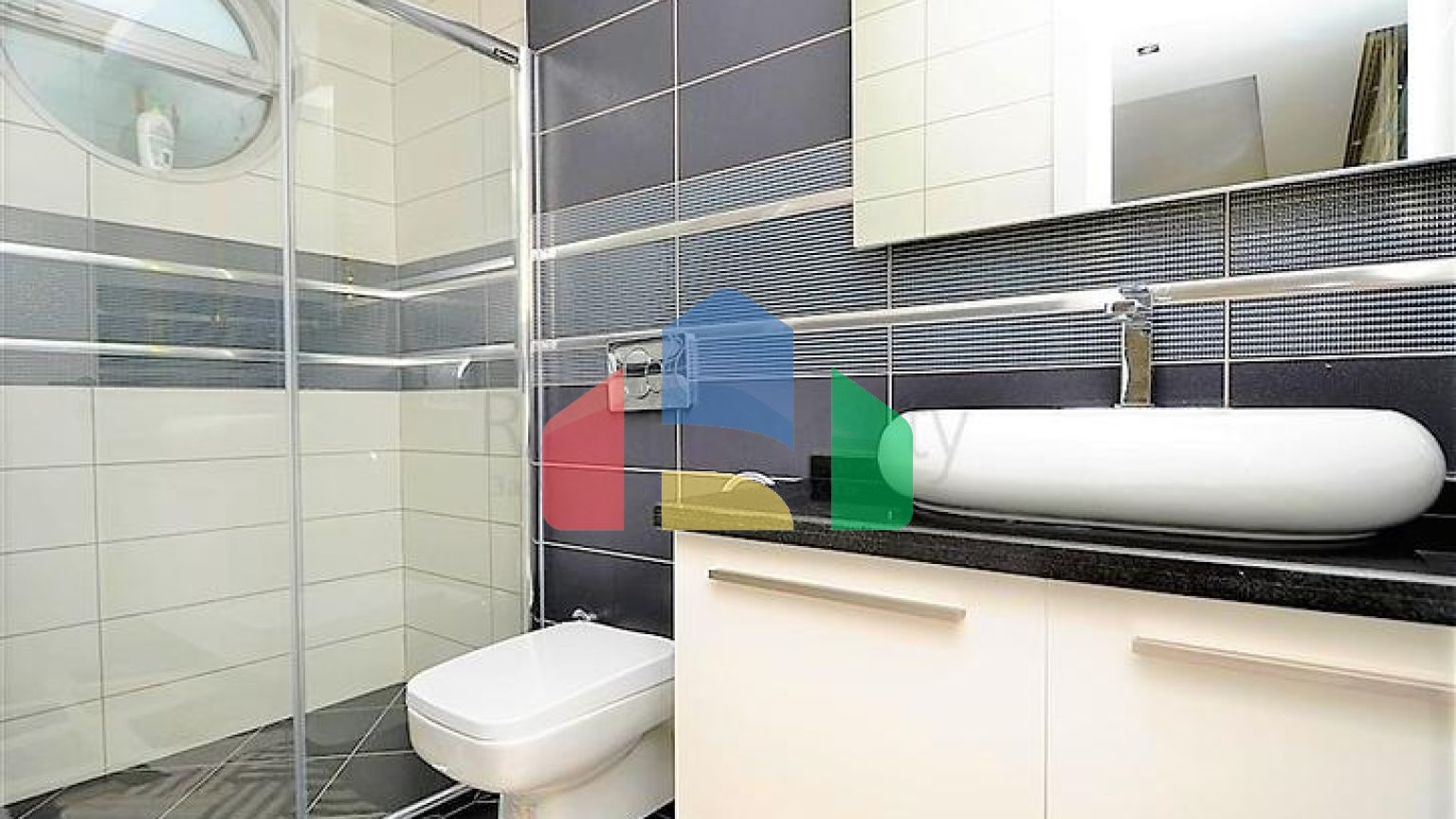 Вилла планировки 4+2 с видом на историческую крепость