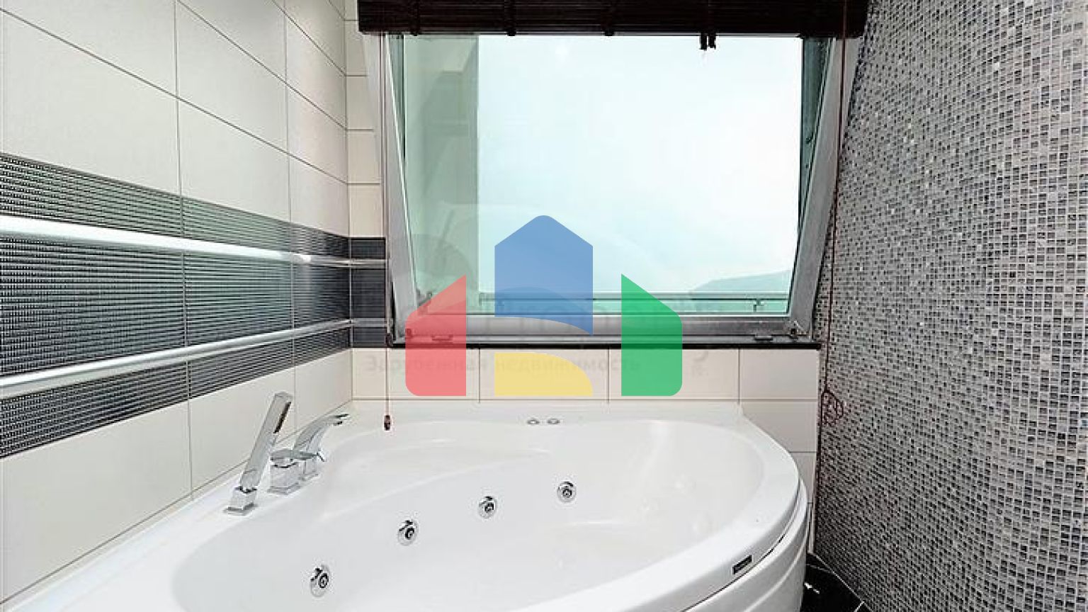 Вилла планировки 4+2 с видом на историческую крепость