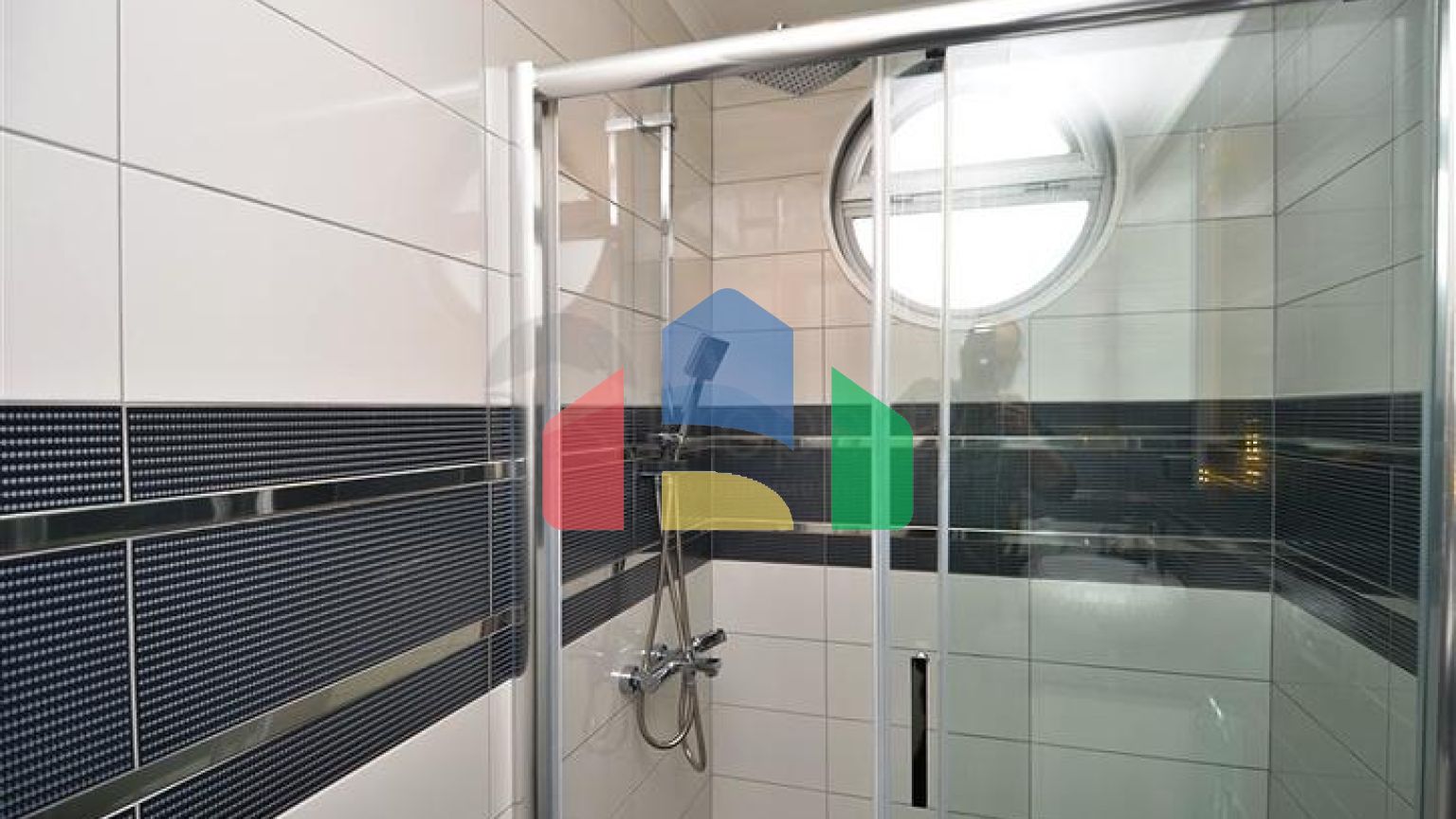 Вилла планировки 4+2 с видом на историческую крепость