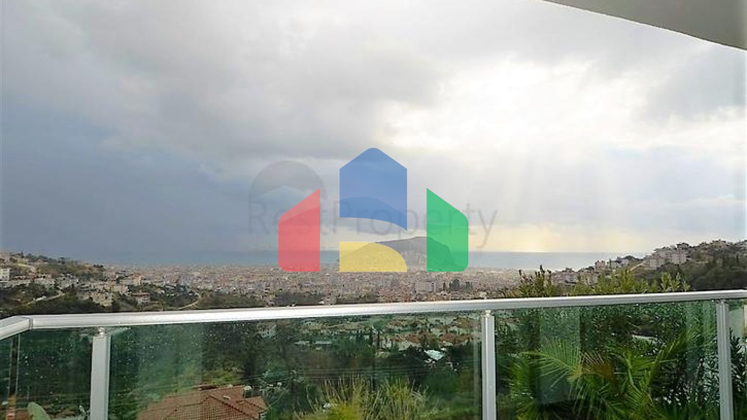 Вилла планировки 4+2 с видом на историческую крепость