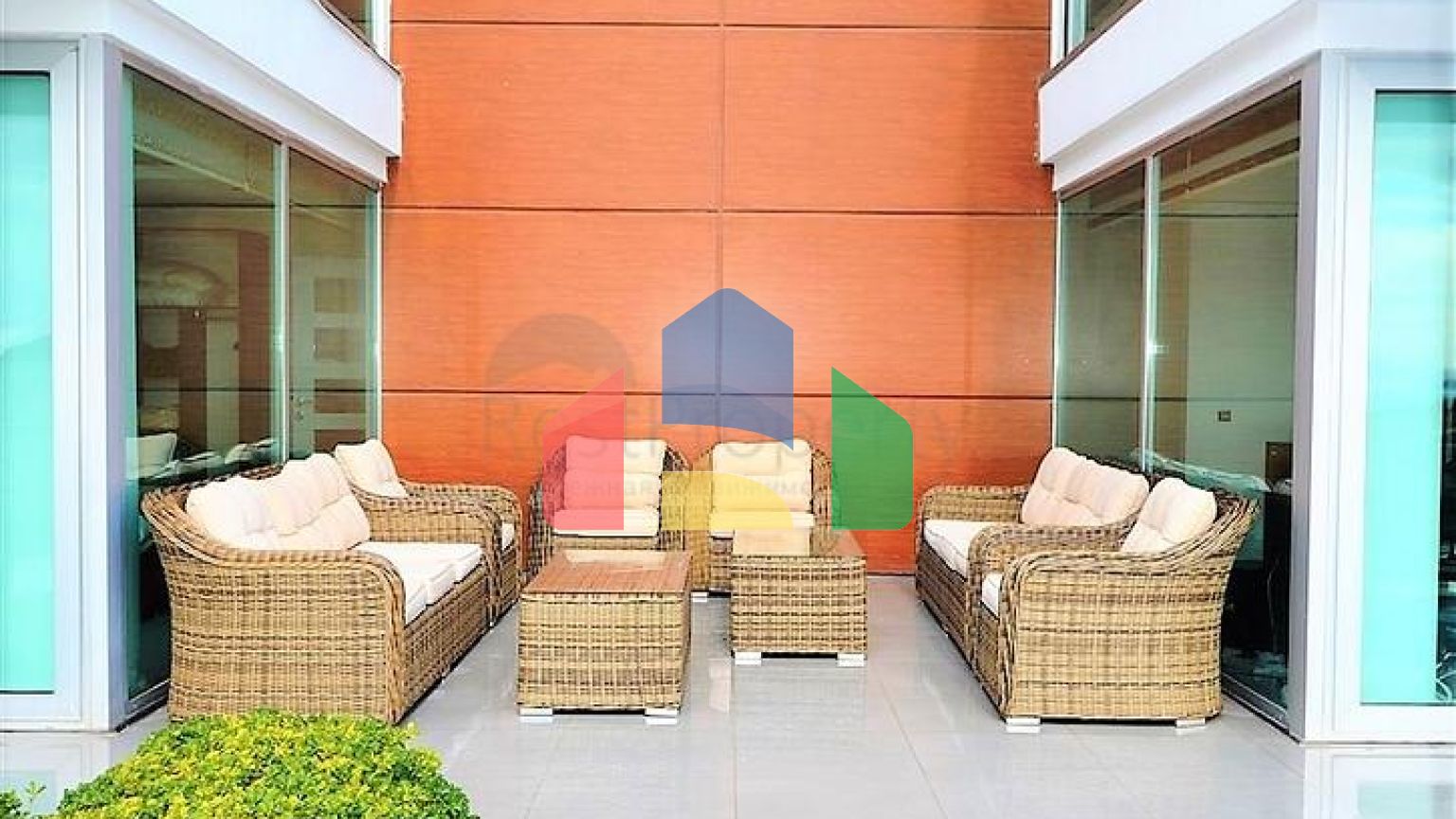 Вилла планировки 4+2 с видом на историческую крепость