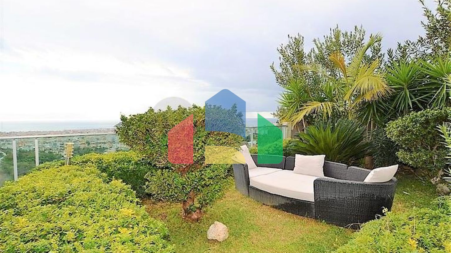 Вилла планировки 4+2 с видом на историческую крепость