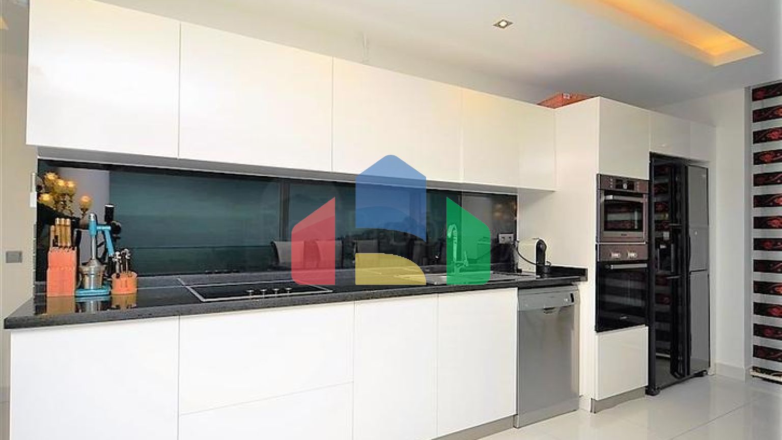 Вилла планировки 4+2 с видом на историческую крепость