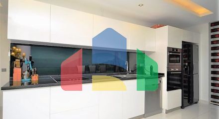 Вилла планировки 4+2 с видом на историческую крепость