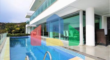 Вилла планировки 4+2 с видом на историческую крепость