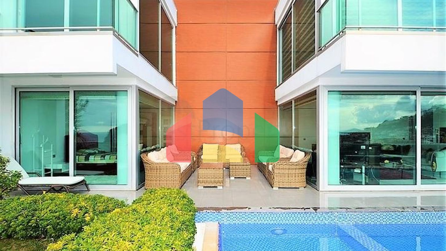 Вилла планировки 4+2 с видом на историческую крепость