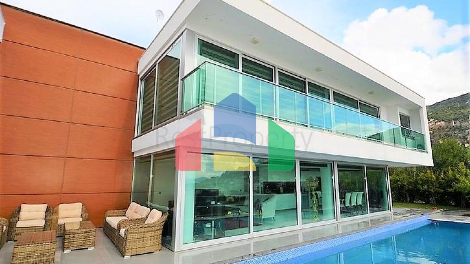 Вилла планировки 4+2 с видом на историческую крепость