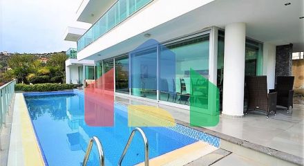 Вилла планировки 4+2 с видом на историческую крепость