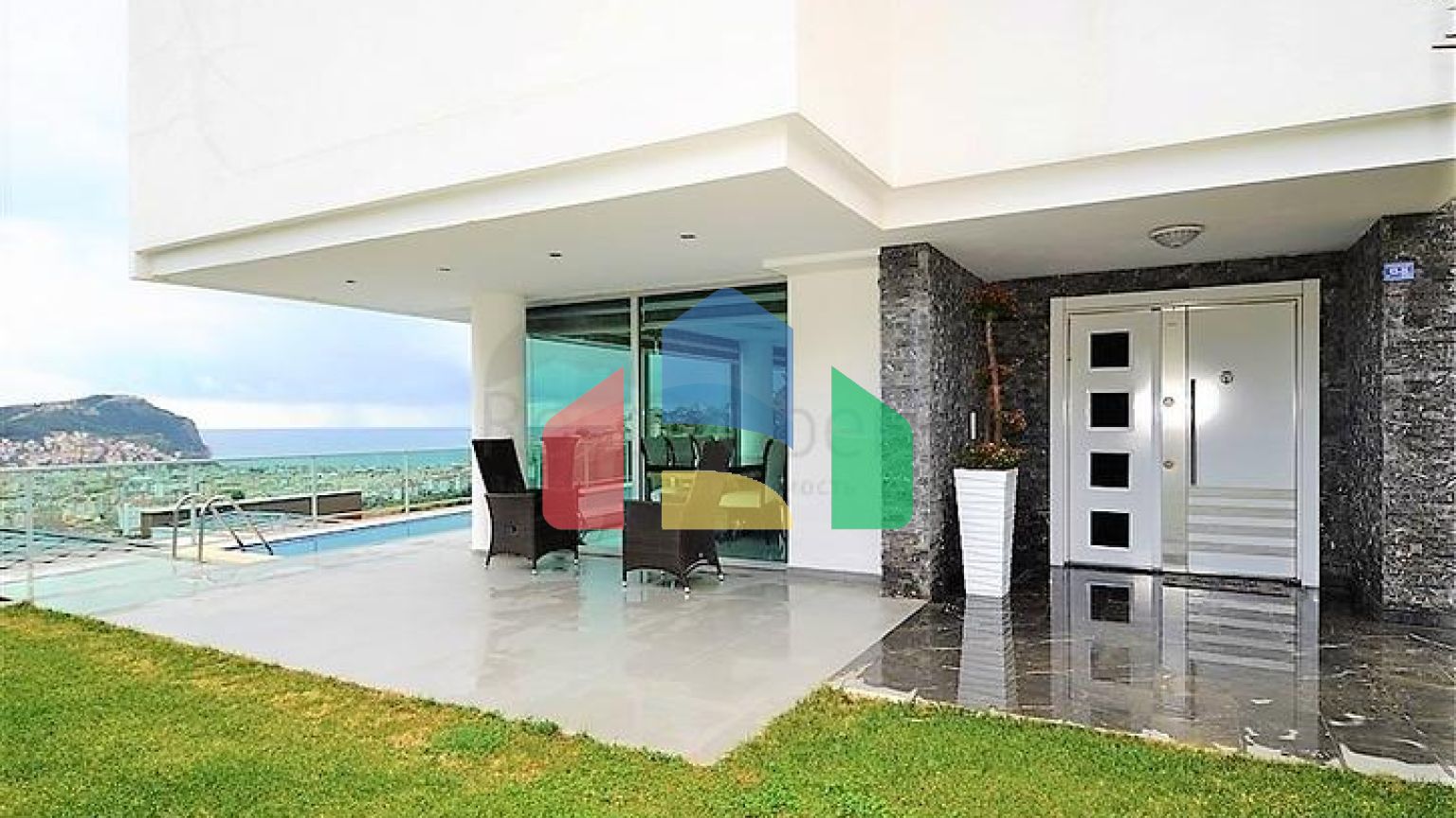 Вилла планировки 4+2 с видом на историческую крепость