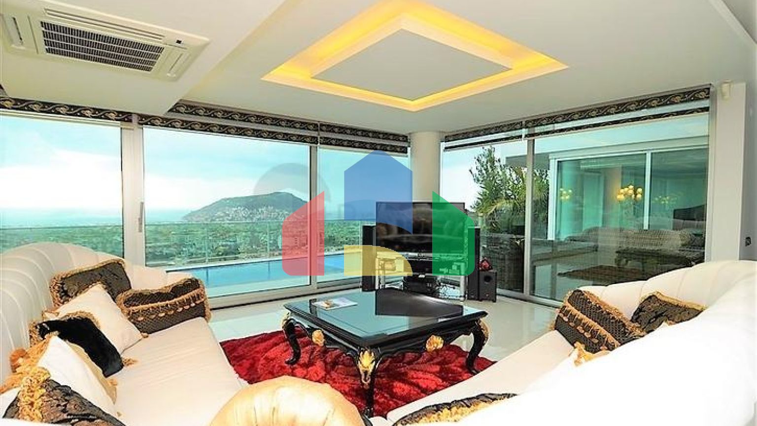 Вилла планировки 4+2 с видом на историческую крепость