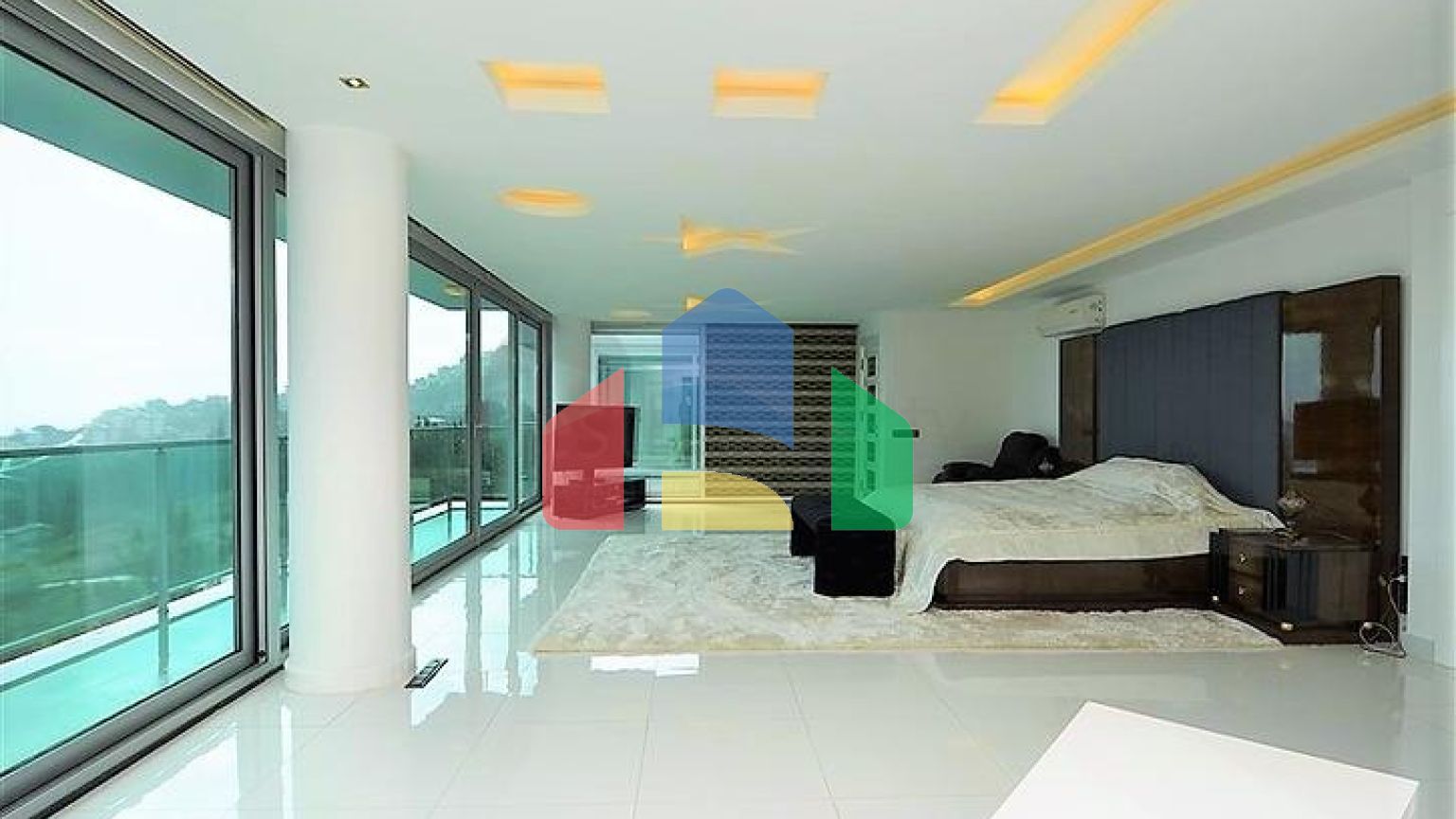 Вилла планировки 4+2 с видом на историческую крепость