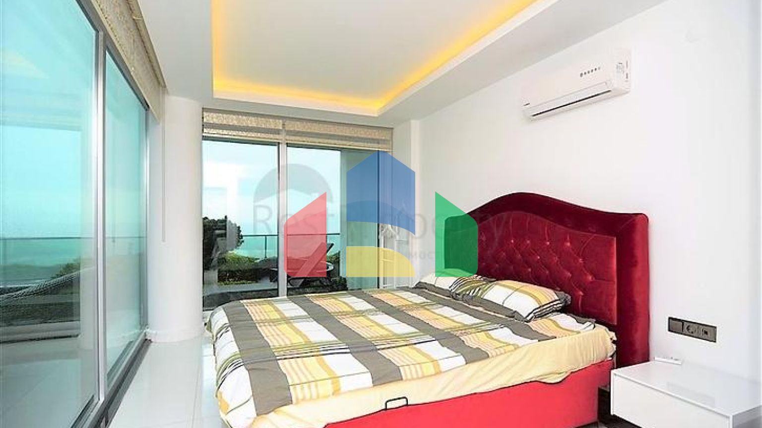 Вилла планировки 4+2 с видом на историческую крепость