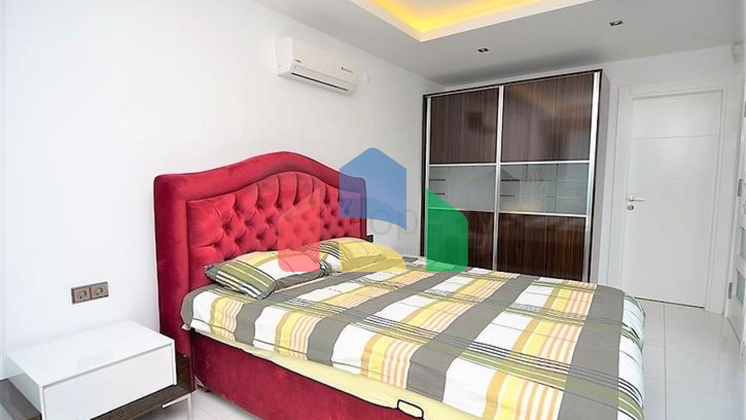 Вилла планировки 4+2 с видом на историческую крепость