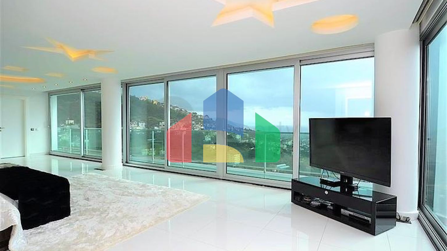 Вилла планировки 4+2 с видом на историческую крепость