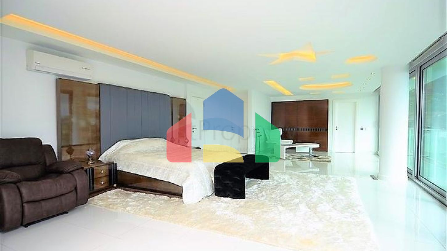 Вилла планировки 4+2 с видом на историческую крепость