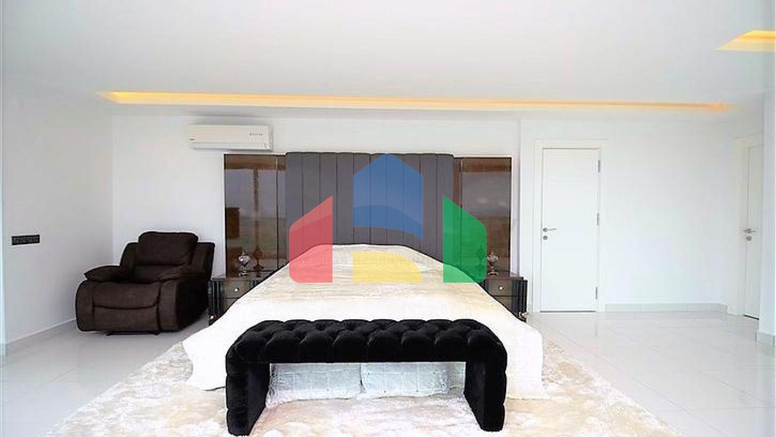 Вилла планировки 4+2 с видом на историческую крепость