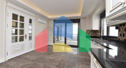 Простора вілла в центрі Аланії з красивим панорамним видом на море Простора вілла в центрі Аланії з красивим панорамним видом на море