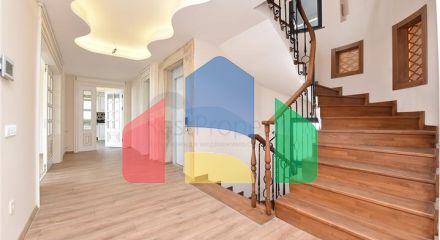 Простора вілла в центрі Аланії з красивим панорамним видом на море Простора вілла в центрі Аланії з красивим панорамним видом на море