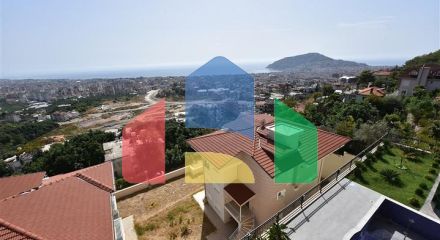 Простора вілла в центрі Аланії з красивим панорамним видом на море Простора вілла в центрі Аланії з красивим панорамним видом на море
