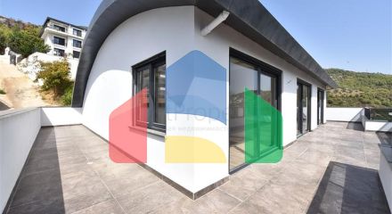 Простора вілла в центрі Аланії з красивим панорамним видом на море Простора вілла в центрі Аланії з красивим панорамним видом на море