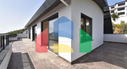 Простора вілла в центрі Аланії з красивим панорамним видом на море Простора вілла в центрі Аланії з красивим панорамним видом на море