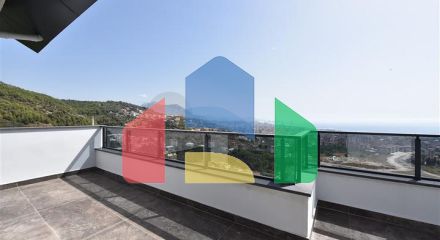 Простора вілла в центрі Аланії з красивим панорамним видом на море Простора вілла в центрі Аланії з красивим панорамним видом на море