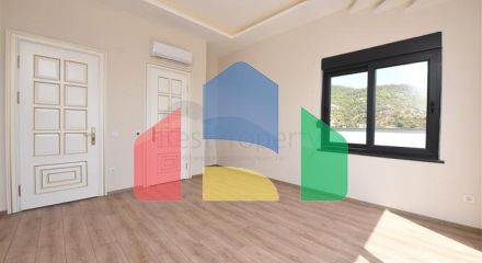 Простора вілла в центрі Аланії з красивим панорамним видом на море Простора вілла в центрі Аланії з красивим панорамним видом на море