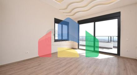 Простора вілла в центрі Аланії з красивим панорамним видом на море Простора вілла в центрі Аланії з красивим панорамним видом на море