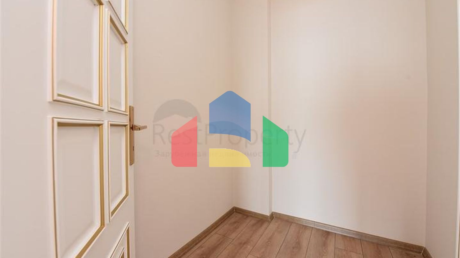 Простора вілла в центрі Аланії з красивим панорамним видом на море