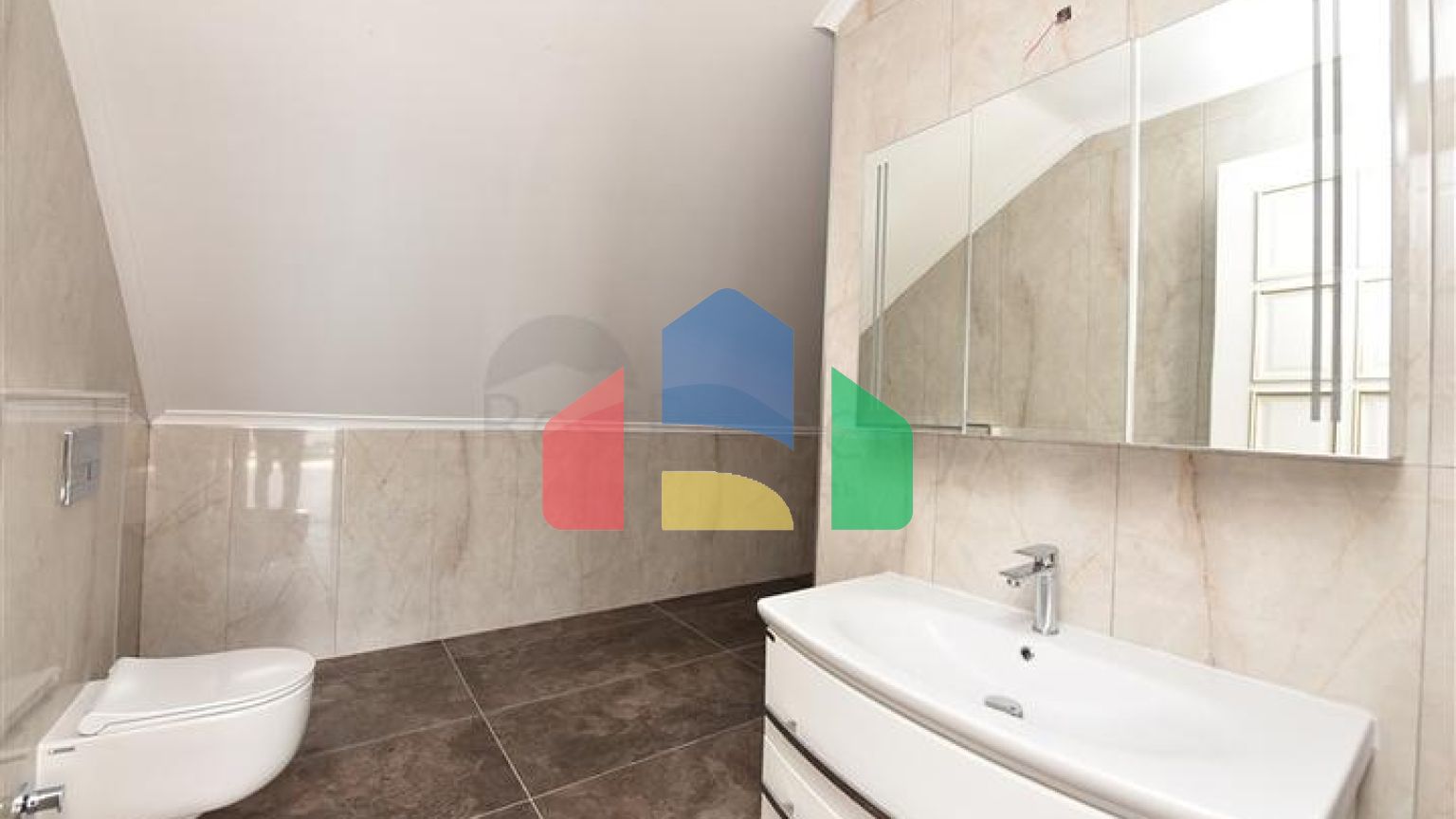 Простора вілла в центрі Аланії з красивим панорамним видом на море