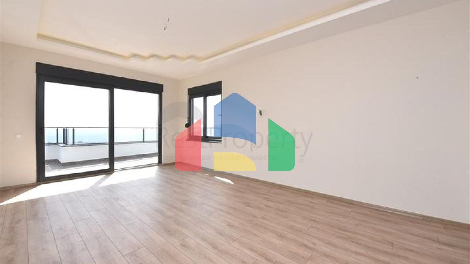 Простора вілла в центрі Аланії з красивим панорамним видом на море