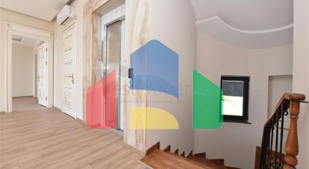 Простора вілла в центрі Аланії з красивим панорамним видом на море Простора вілла в центрі Аланії з красивим панорамним видом на море