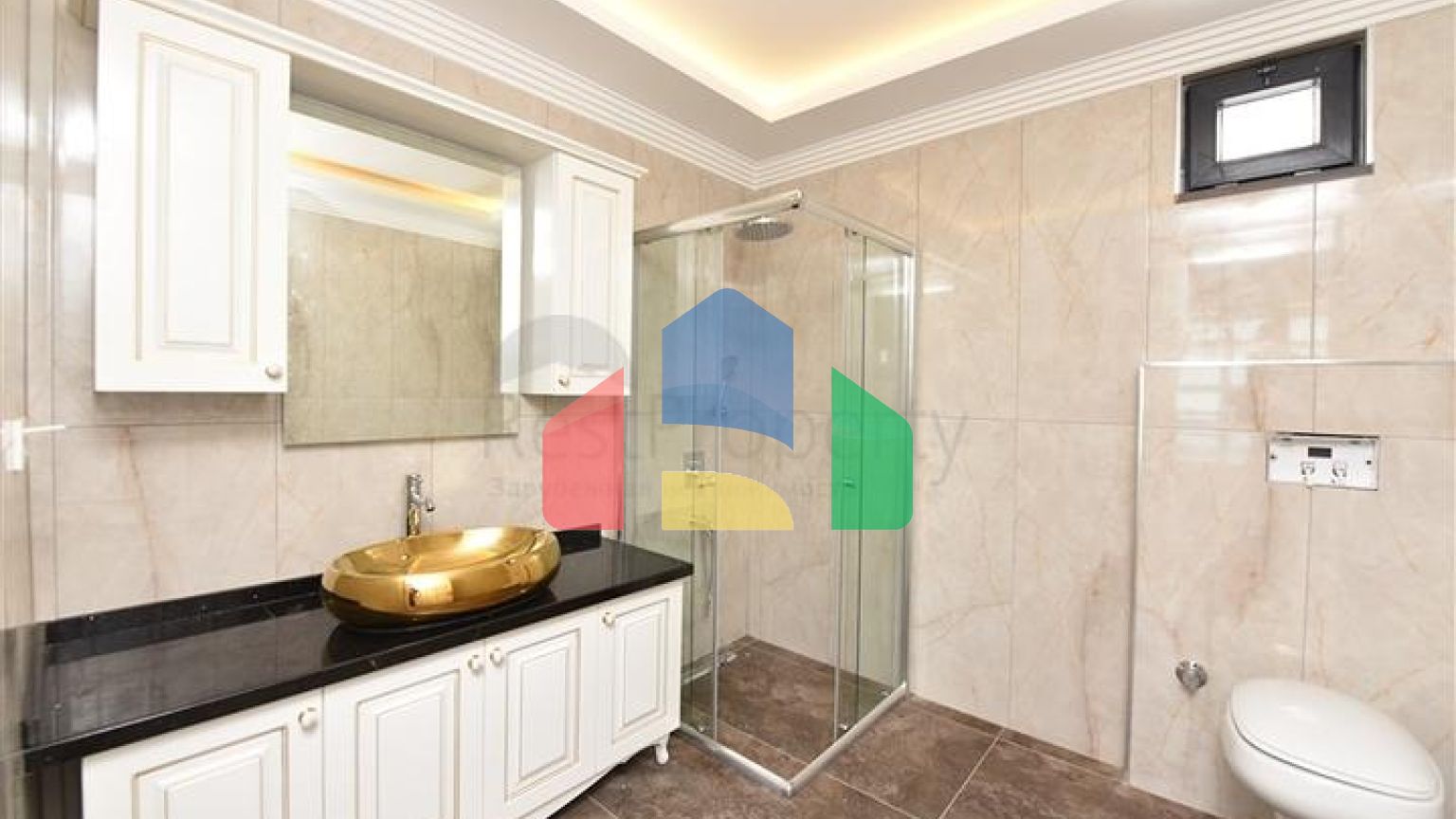 Простора вілла в центрі Аланії з красивим панорамним видом на море