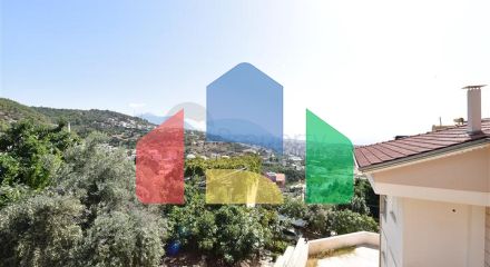 Простора вілла в центрі Аланії з красивим панорамним видом на море Простора вілла в центрі Аланії з красивим панорамним видом на море