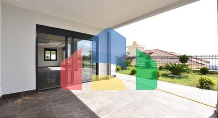 Простора вілла в центрі Аланії з красивим панорамним видом на море Простора вілла в центрі Аланії з красивим панорамним видом на море