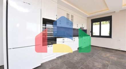 Простора вілла в центрі Аланії з красивим панорамним видом на море Простора вілла в центрі Аланії з красивим панорамним видом на море