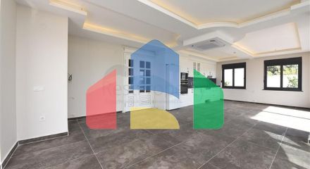 Простора вілла в центрі Аланії з красивим панорамним видом на море Простора вілла в центрі Аланії з красивим панорамним видом на море