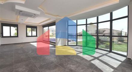 Простора вілла в центрі Аланії з красивим панорамним видом на море Простора вілла в центрі Аланії з красивим панорамним видом на море