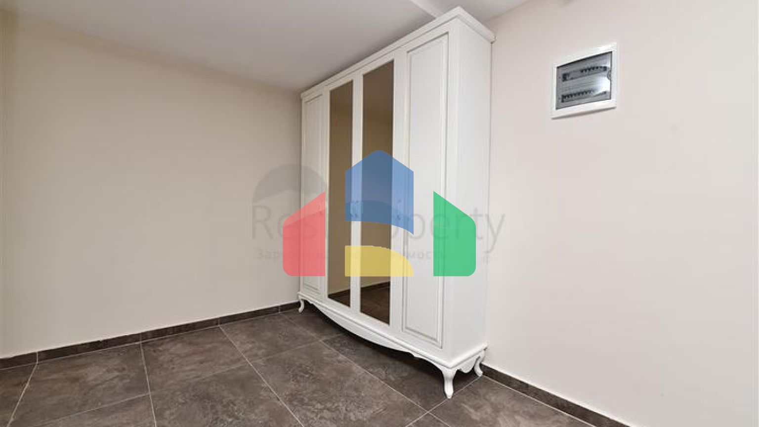 Простора вілла в центрі Аланії з красивим панорамним видом на море