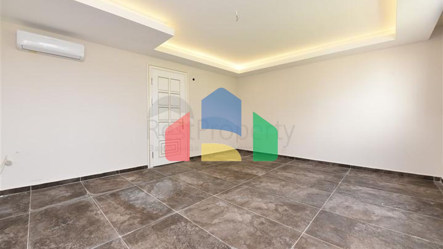 Простора вілла в центрі Аланії з красивим панорамним видом на море