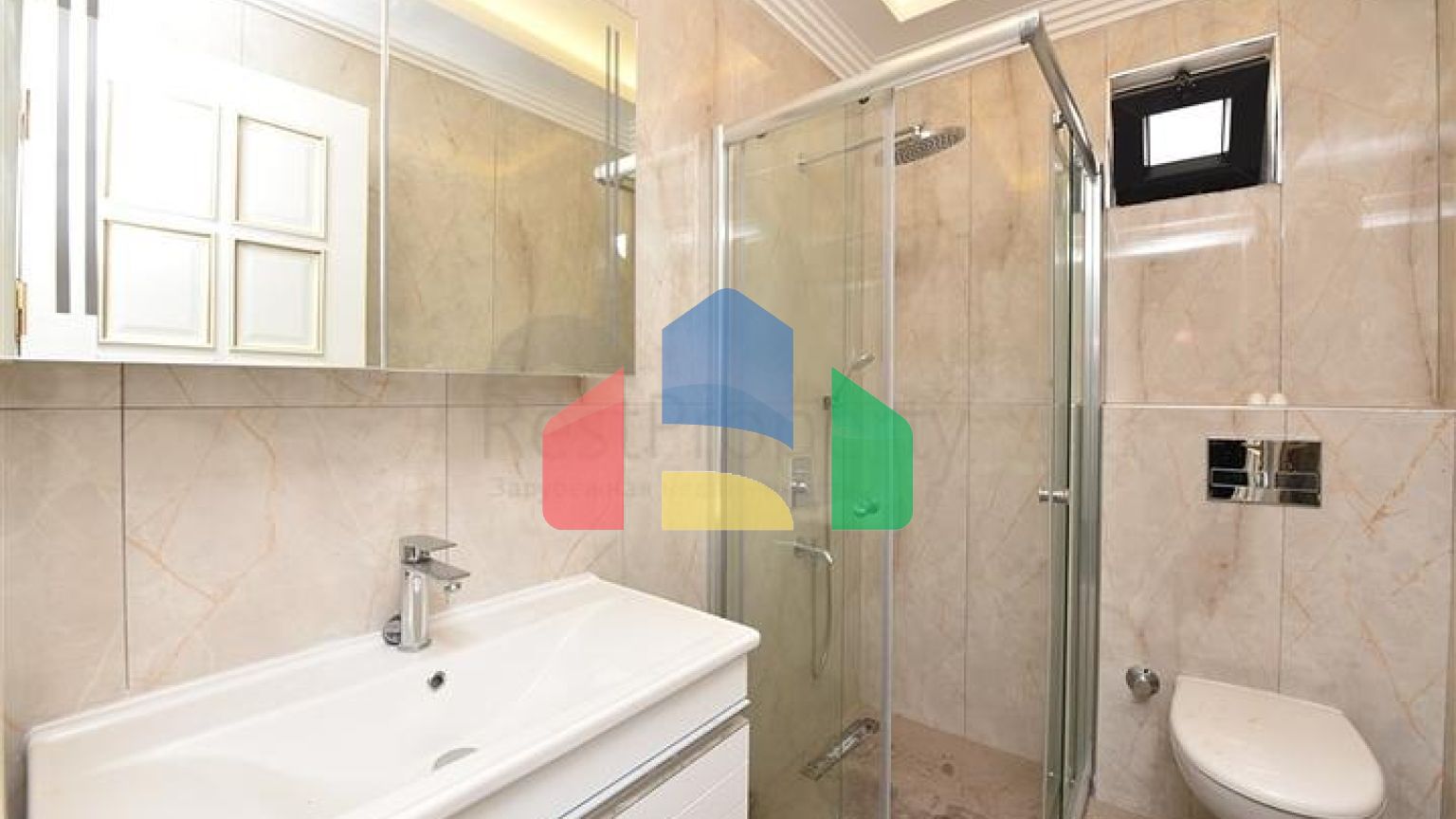 Простора вілла в центрі Аланії з красивим панорамним видом на море