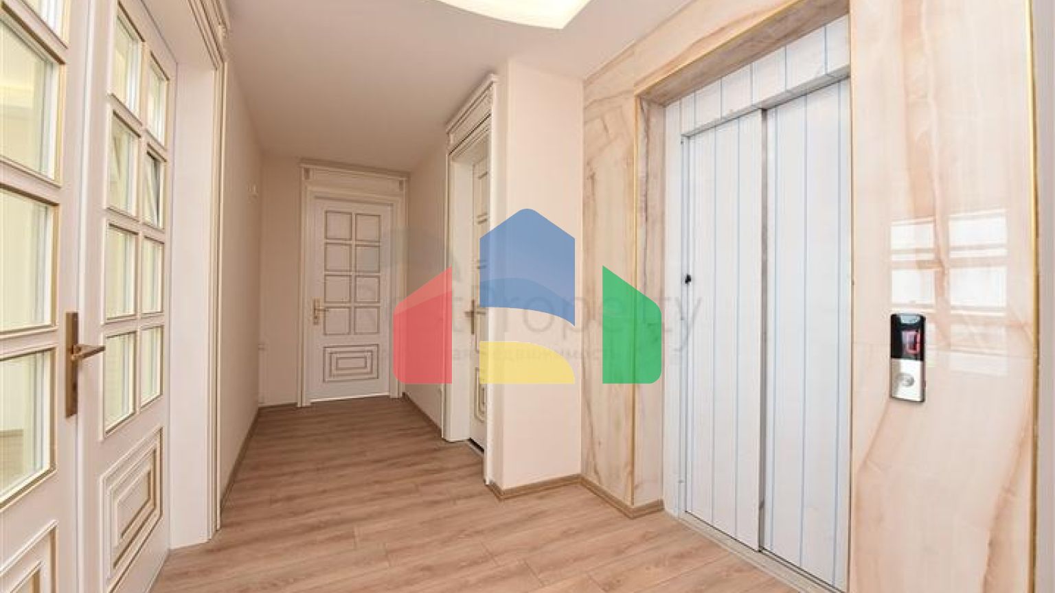 Простора вілла в центрі Аланії з красивим панорамним видом на море