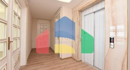 Простора вілла в центрі Аланії з красивим панорамним видом на море Простора вілла в центрі Аланії з красивим панорамним видом на море