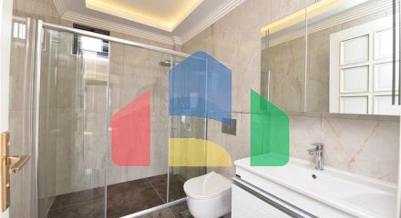 Простора вілла в центрі Аланії з красивим панорамним видом на море Простора вілла в центрі Аланії з красивим панорамним видом на море