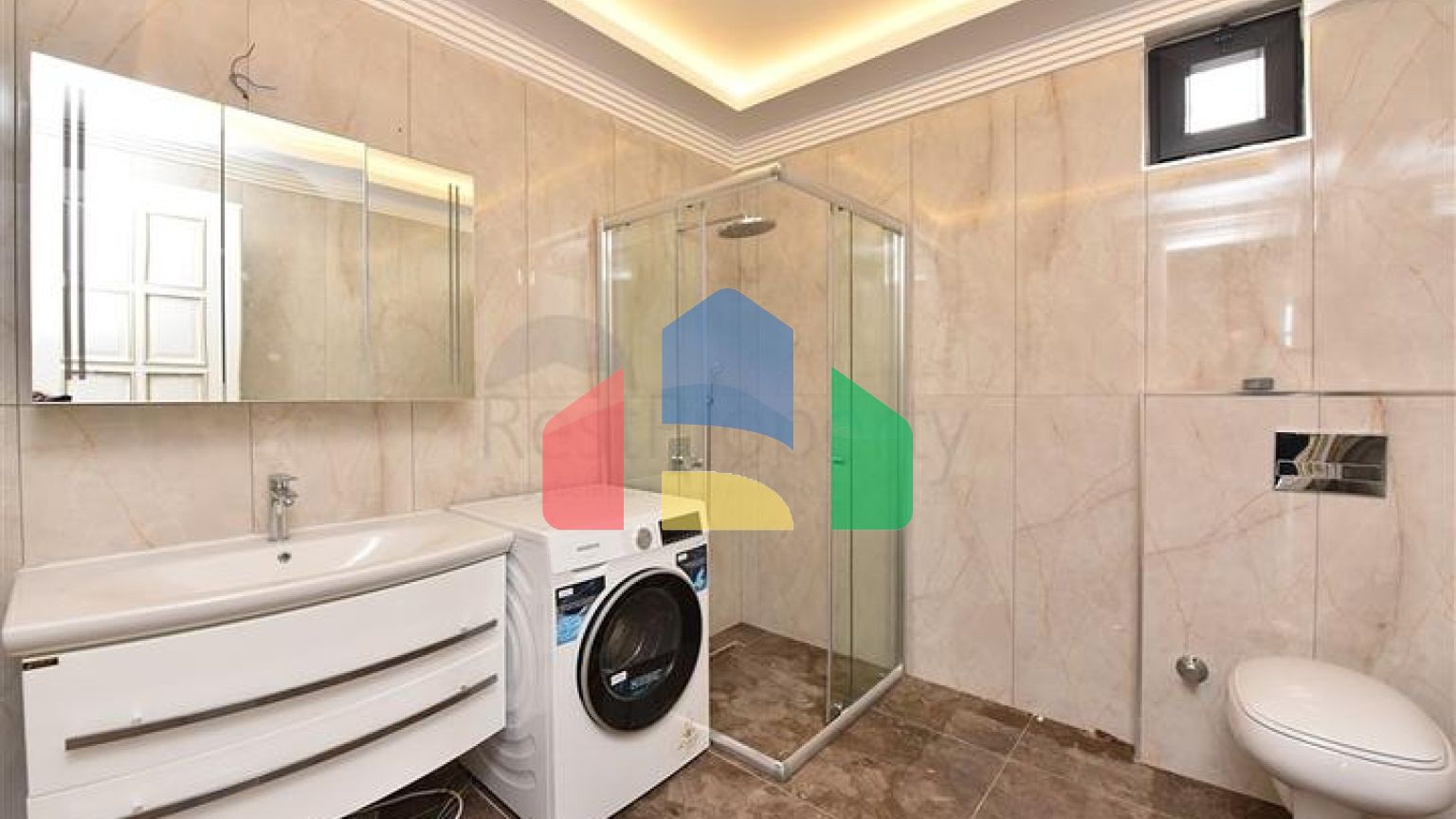 Простора вілла в центрі Аланії з красивим панорамним видом на море